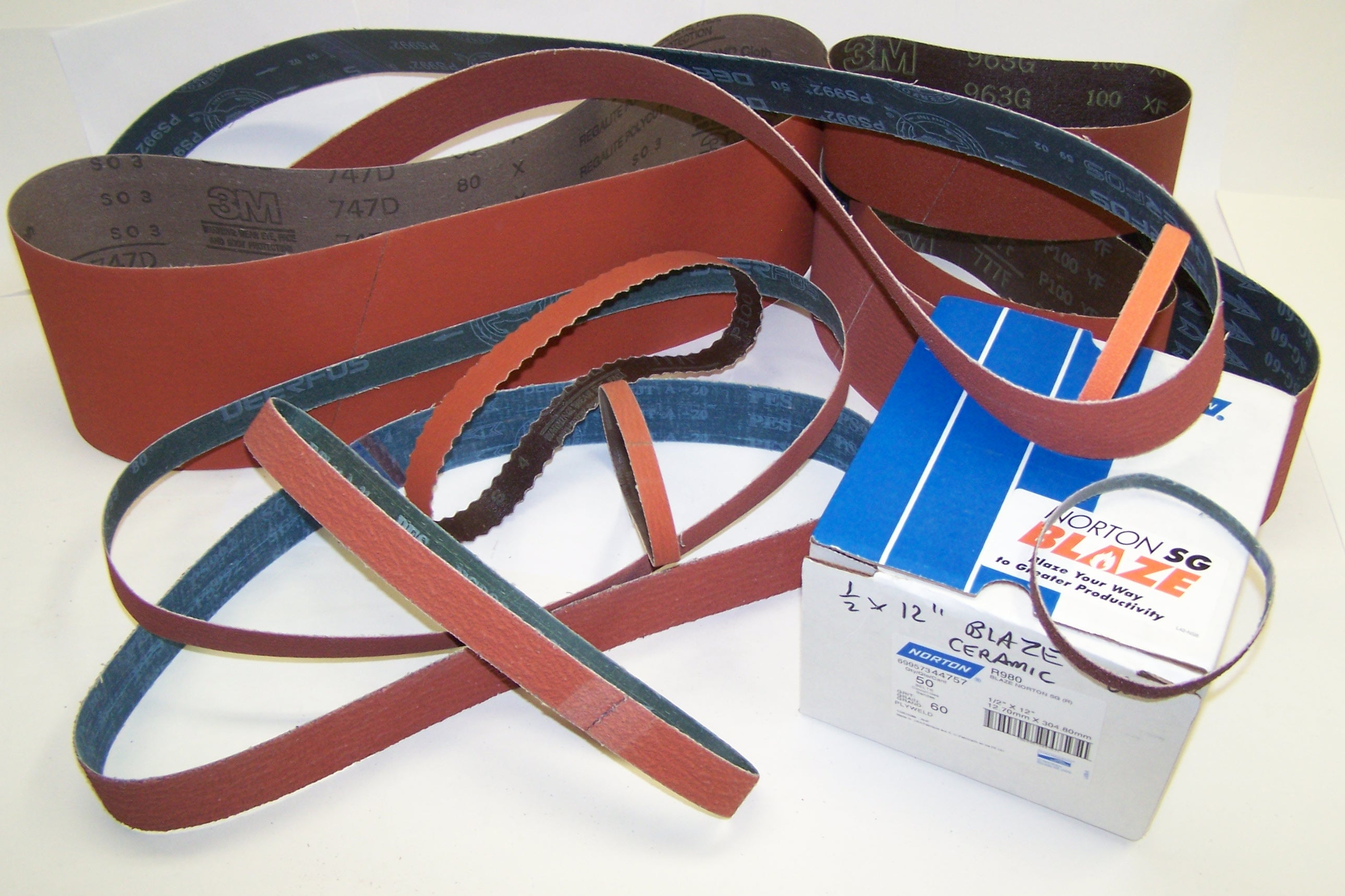 3M 977F REGALITE CERAMIC BELT