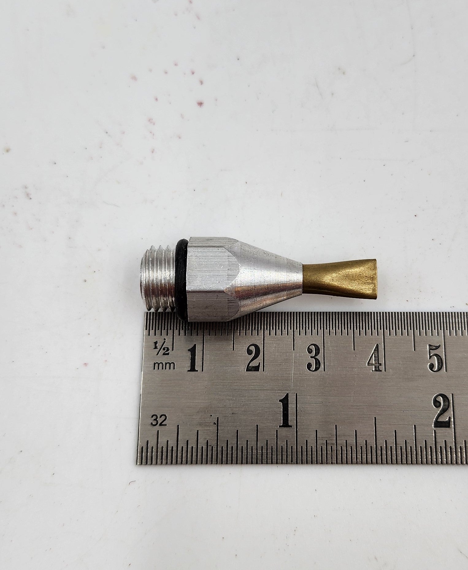 FLAT SPREADER NOZZLE 1/8" ORIFICE AND 1 1/2" LENGHT W/ 7/16-20 MALE THREAD