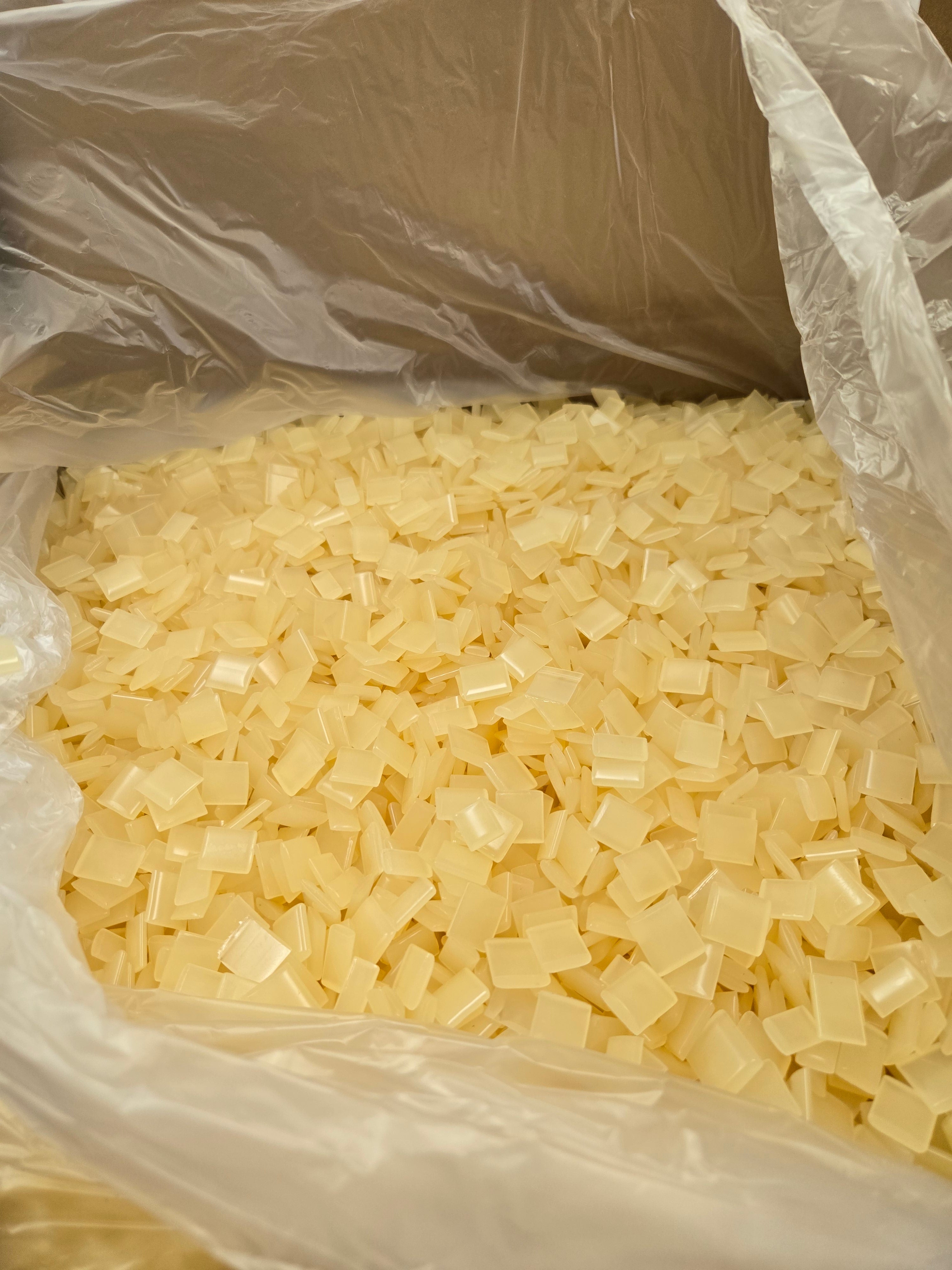 1 HM240 AMBER CLEAR GLUE CHIPS (FOR PAN MELTING)