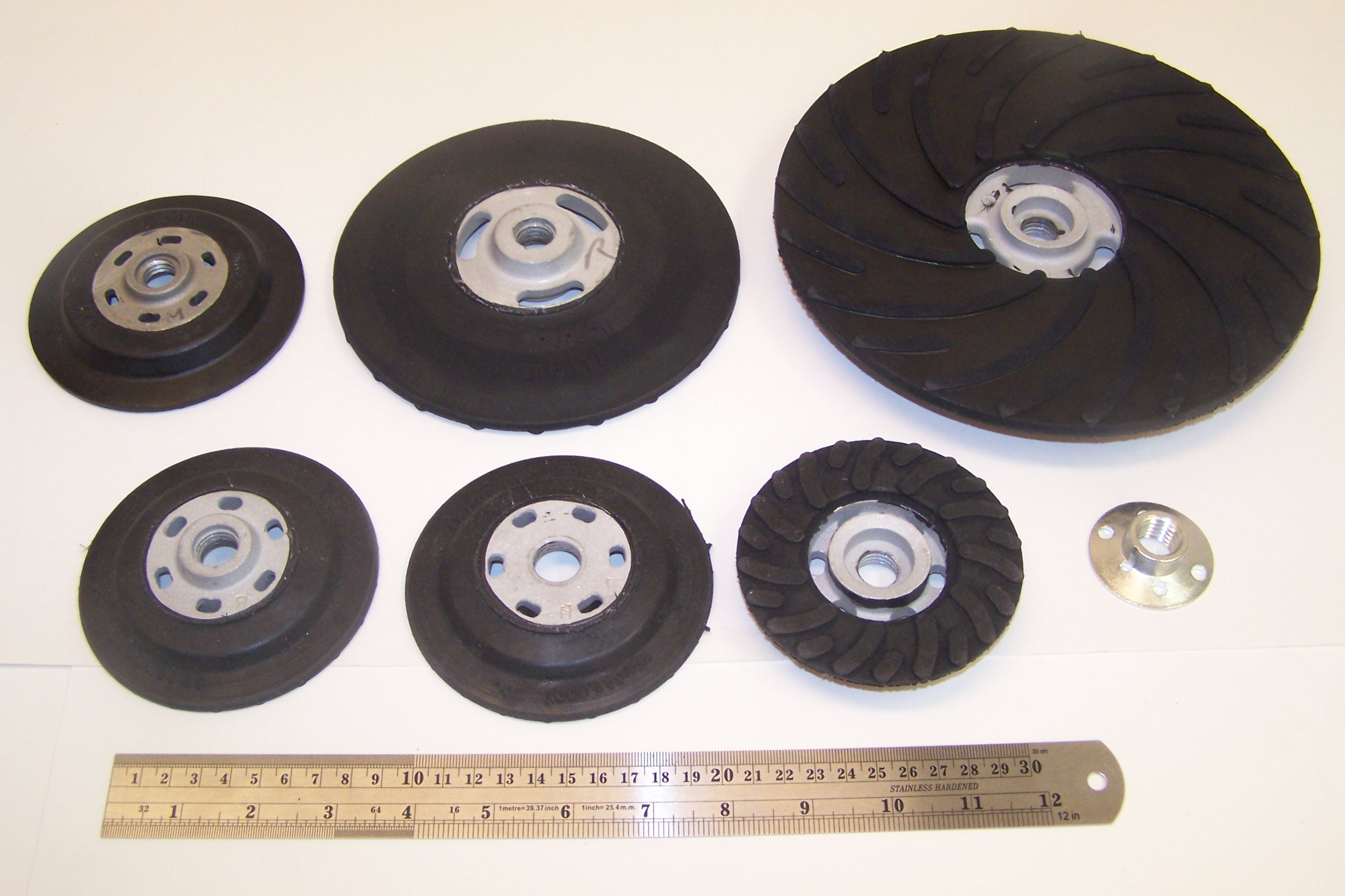 7"X 5/8-11 PREMIUM BLACK RUBBER & ALUMINUM TURBO (R700-R) BACKING PLATE